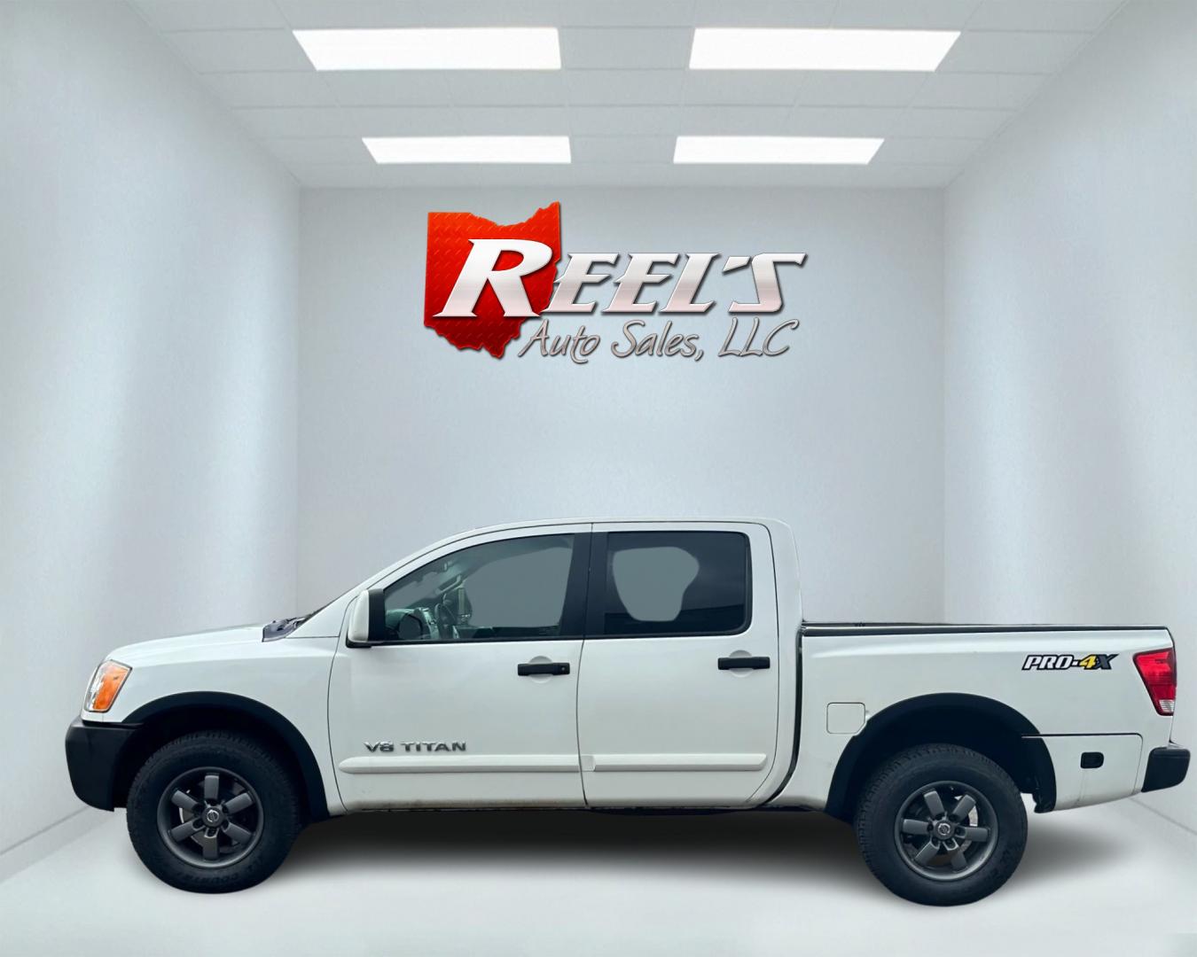 2013 White /Black Nissan Titan Pro-4X (1N6AA0EC0DN) with an 5.6L DOHC 32V V8 engine, Automatic transmission, located at 547 E. Main St., Orwell, OH, 44076, (440) 437-5893, 41.535435, -80.847855 - This 2013 Nissan Titan Pro-4X Crew Cab is a capable and well-equipped full-size pickup truck. It features a powerful 5.6L Endurance V8 engine paired with a 5-speed automatic transmission, a locking rear differential for improved traction, and a maximum towing capacity of 9,300 pounds. The truck is l - Photo#6